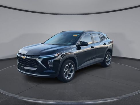 Used 2025 Chevrolet Trax LT w/ LT Convenience Package FWD image 4