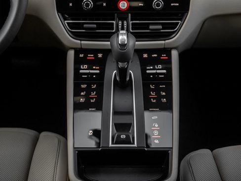 New 2025 Porsche Macan image 34