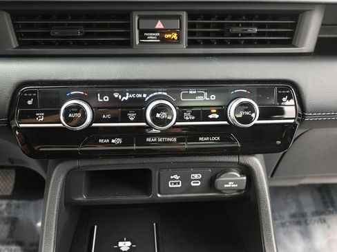Certified 2025 Honda Pilot Touring image 17