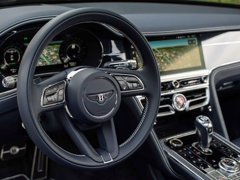 Used 2026 Bentley Flying Spur Azure image 28