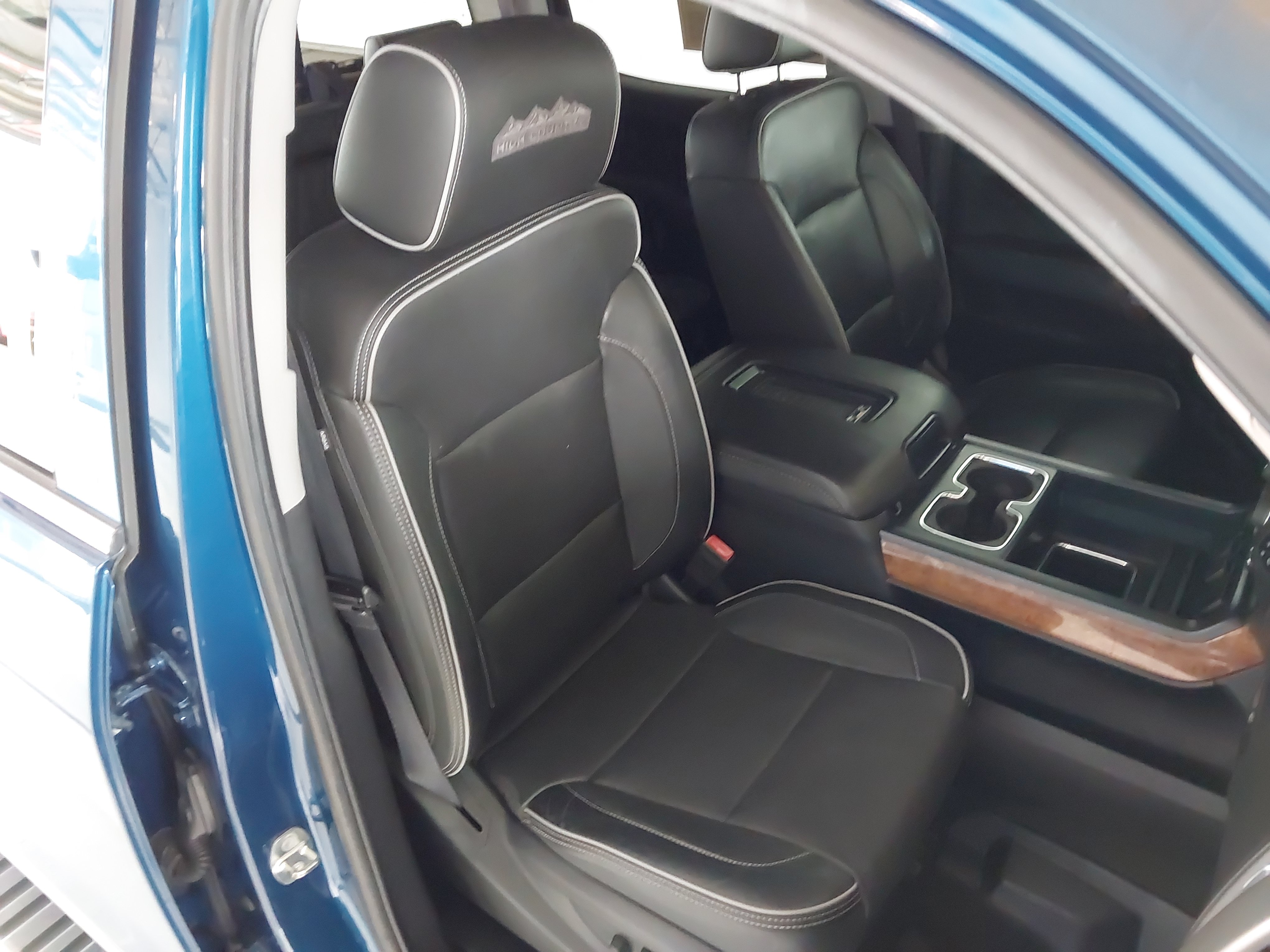Used 2017 Chevrolet Silverado 2500 High Country w/ Duramax Plus Package AWD/4WD image 28