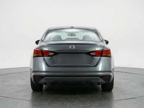 Used 2025 Nissan Altima 2.5 SV FWD image 7