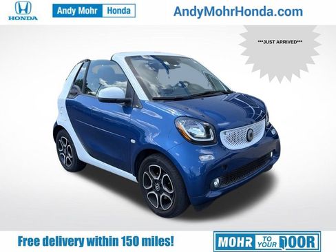 Used 2017 smart fortwo Prime RWD image 1