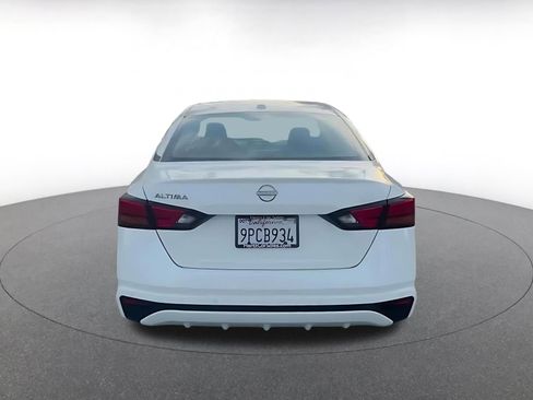 Used 2025 Nissan Altima 2.5 SV image 12