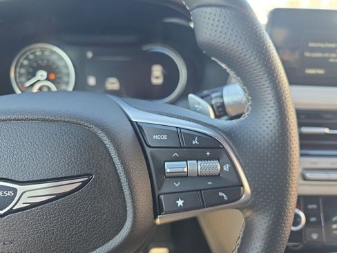 Used 2025 Genesis G70 2.5T RWD image 18
