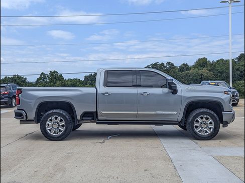 Used 2024 Chevrolet Silverado 2500 High Country w/ High Country Premium Package AWD/4WD image 6