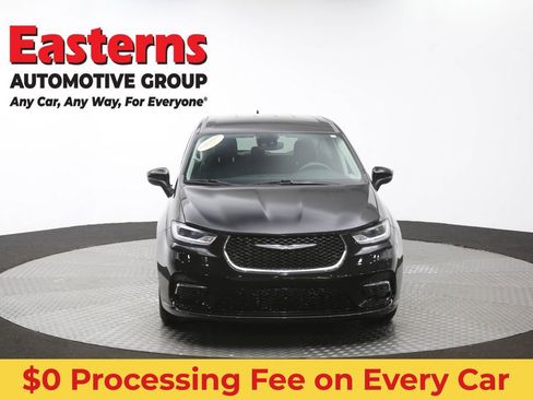 Used 2023 Chrysler Pacifica Touring-L FWD image 54