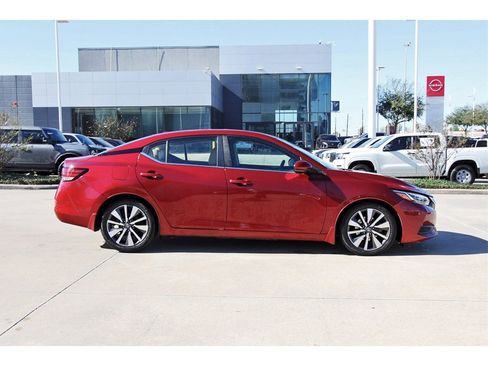 Used 2020 Nissan Sentra SV w/ SV Premium Package image 7