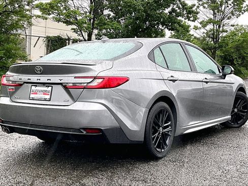 Used 2025 Toyota Camry SE FWD image 12