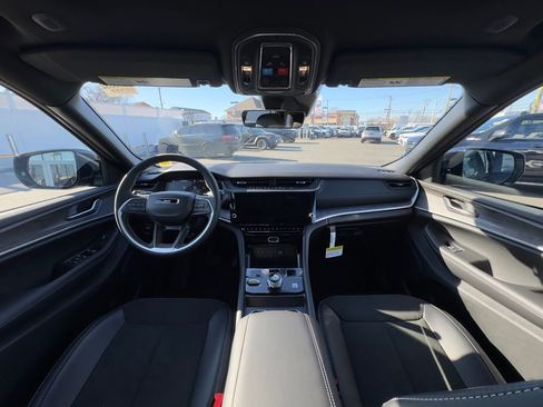 New 2026 Jeep Grand Cherokee Altitude image 10