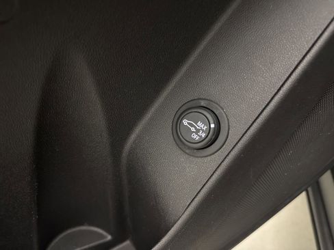 Used 2022 Chevrolet Equinox LT w/ Driver Convenience Package image 22