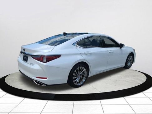 Certified 2025 Lexus ES 350 Ultra Luxury w/ Accessory Package (Z2) FWD image 3