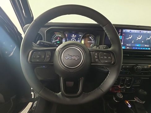 Used 2025 Jeep Wrangler Unlimited Rubicon 4xe w/ Convenience Group AWD/4WD image 24