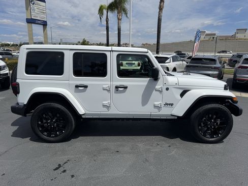 Used 2025 Jeep Wrangler Sahara w/ Safety Group image 11
