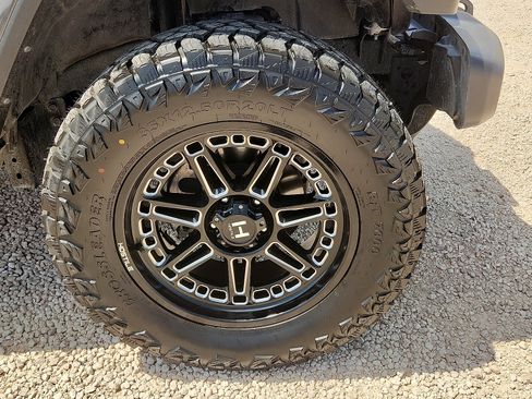 Used 2023 Jeep Wrangler Unlimited Sahara AWD/4WD image 7