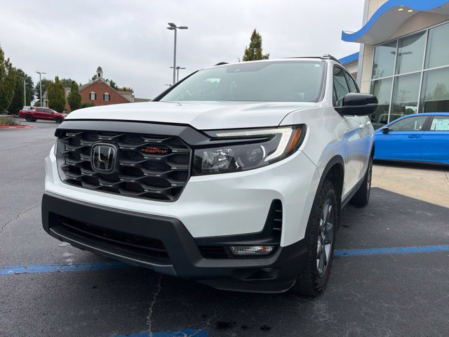 Certified 2025 Honda Passport TrailSport image 2