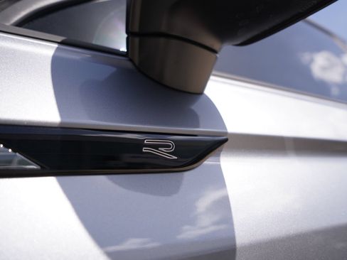 Certified 2024 Volkswagen Tiguan SE R-Line FWD image 4