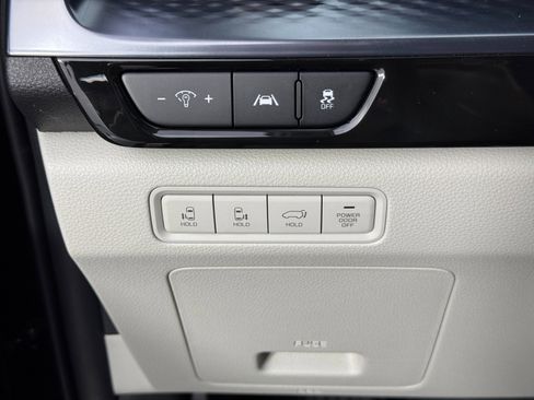 Used 2024 Kia Carnival SX Prestige image 19