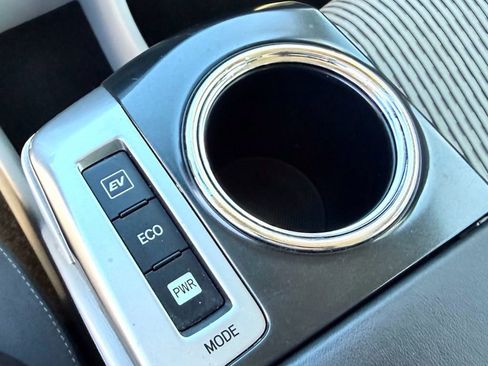 Used 2017 Toyota Prius V Three image 28