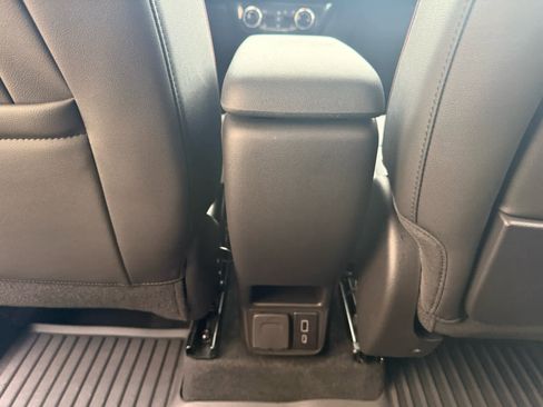 Used 2025 Chevrolet TrailBlazer RS w/ Convenience Package FWD image 11