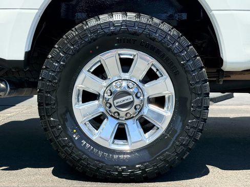Used 2022 Ford F250 Platinum w/ FX4 Off-Road Package AWD/4WD image 13