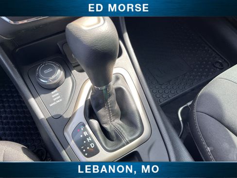 Used 2017 Jeep Cherokee Latitude w/ Cold Weather Group AWD/4WD image 15
