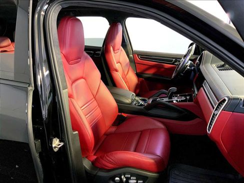 Certified 2021 Porsche Cayenne GTS AWD/4WD image 18
