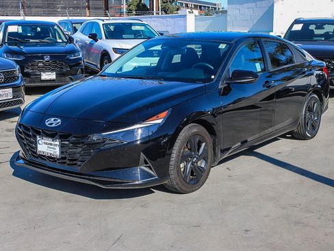 Used 2023 Hyundai Elantra Blue image 3