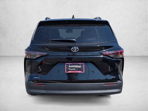 New 2026 Toyota Sienna XLE FWD image 8