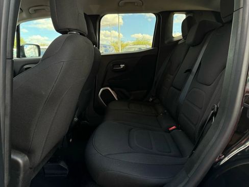 Used 2019 Jeep Renegade Latitude w/ UConnect 8.4 Nav Group image 43