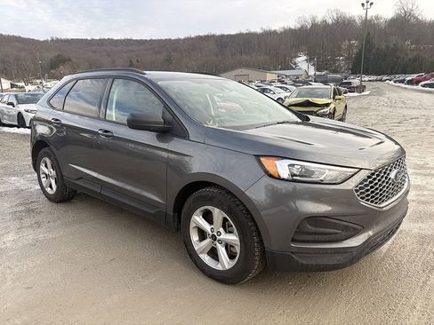 Used 2023 Ford Edge SE image 4