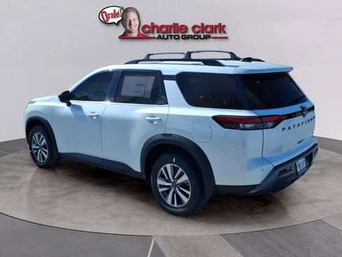 New 2026 Nissan Pathfinder SL FWD image 3