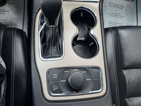 Used 2017 Jeep Grand Cherokee Limited w/ Luxury Group II AWD/4WD image 24