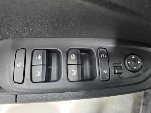 Used 2025 Hyundai Venue SEL FWD image 26