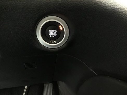 Used 2025 Chrysler Pacifica Limited image 27