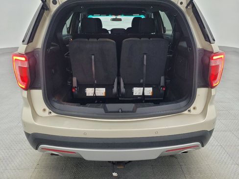 Used 2017 Ford Explorer XLT image 29