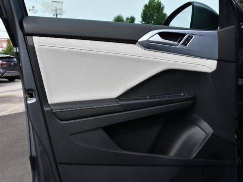 New 2025 Volkswagen Taos SE image 10