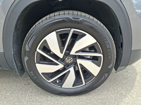Used 2024 Volkswagen Atlas SEL AWD/4WD image 24