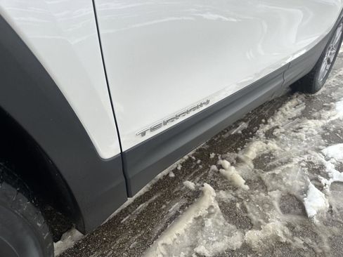 Used 2022 GMC Terrain SLT w/ Infotainment Package II image 4