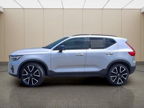 New 2026 Volvo XC40 B4 Plus w/ Protection Package Premier FWD image 4