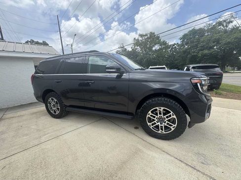 Used 2025 Ford Expedition Active AWD/4WD image 4