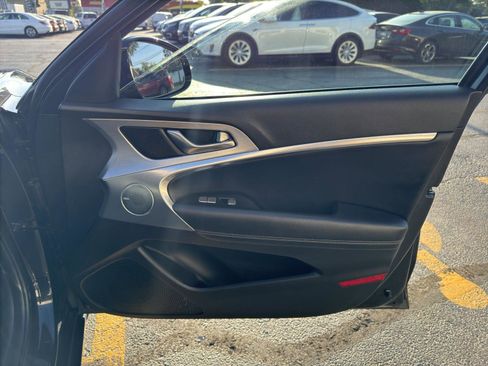 Used 2019 Genesis G70 2.0T Sport image 38