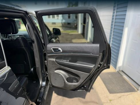 Used 2019 Jeep Grand Cherokee Limited AWD/4WD image 36