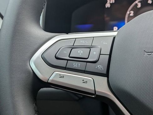 New 2026 Volkswagen Taos SE FWD image 28