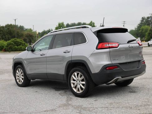 Used 2017 Jeep Cherokee Limited AWD/4WD image 3