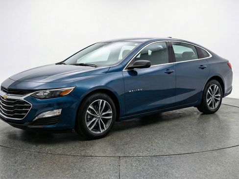 Used 2024 Chevrolet Malibu LT image 3