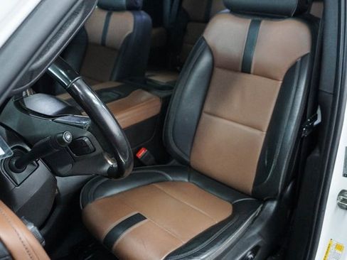 Used 2019 Chevrolet Silverado 1500 High Country w/ Technology Package image 18