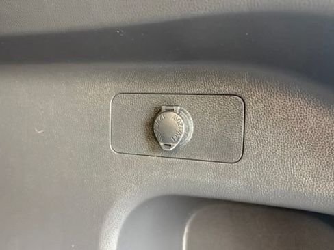 Used 2025 Toyota RAV4 XLE FWD image 5
