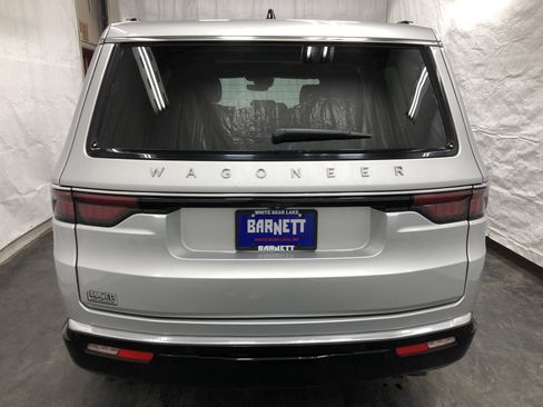 Certified 2024 Jeep Wagoneer Series I 4x4 w/ Premium Group I image 9