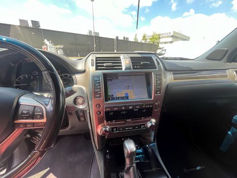 Used 2020 Lexus GX 460 Premium image 17